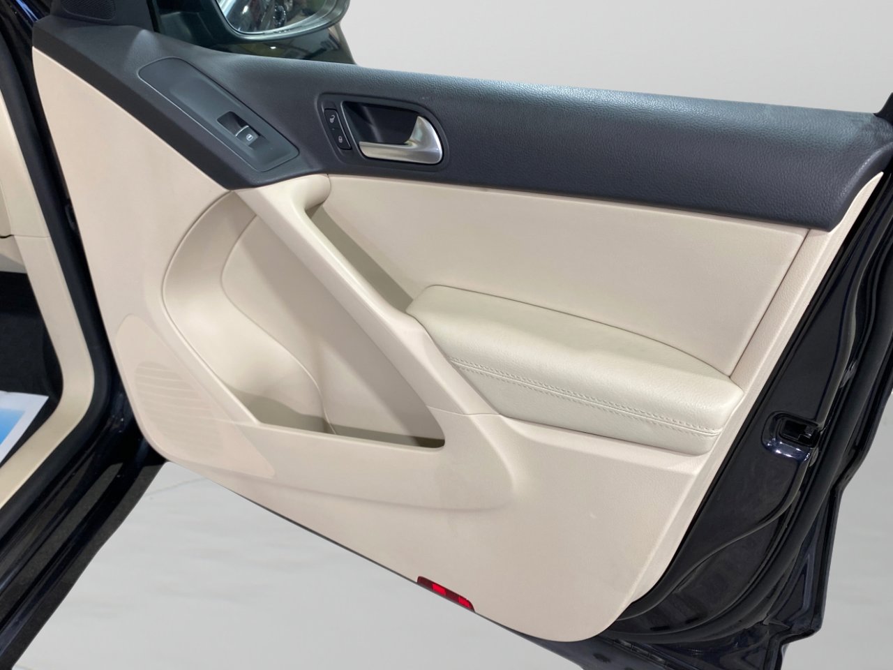 Used 2017 Volkswagen Tiguan Wolfsburg Edition image 29