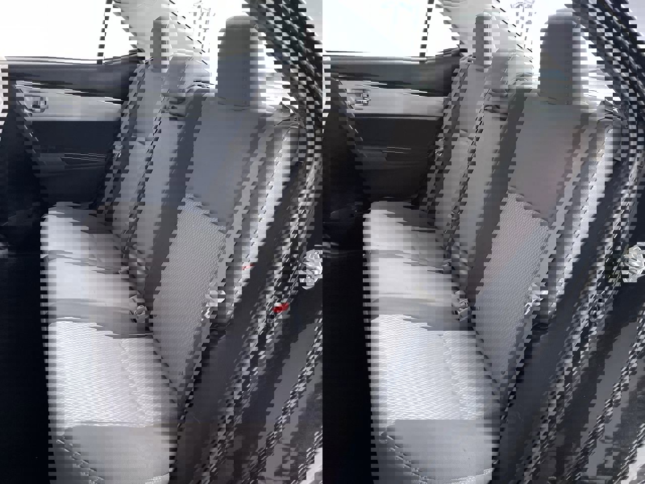 Used 2017 Toyota Corolla XLE image 19