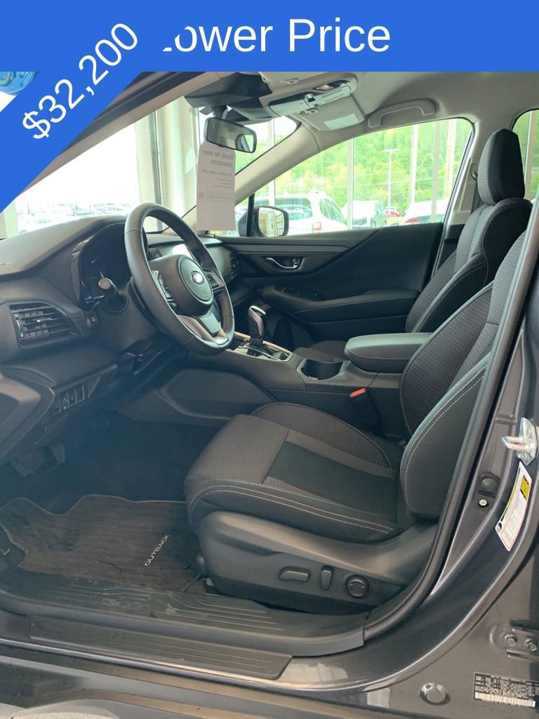 Used 2025 Subaru Outback Premium AWD/4WD image 3