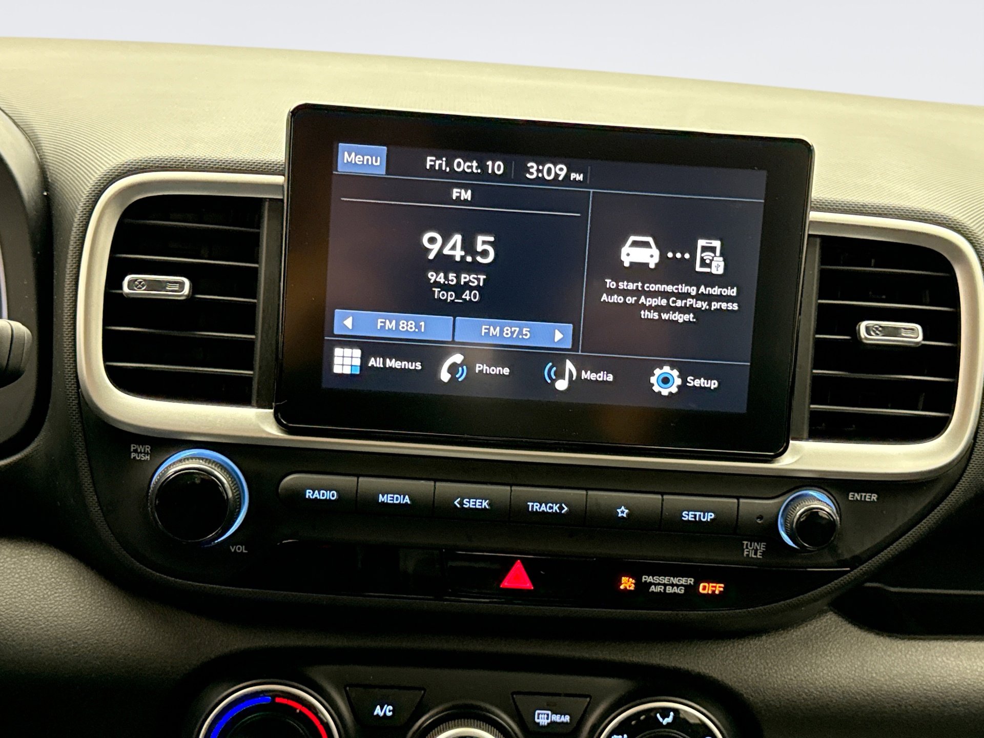 Used 2025 Hyundai Venue SE image 14