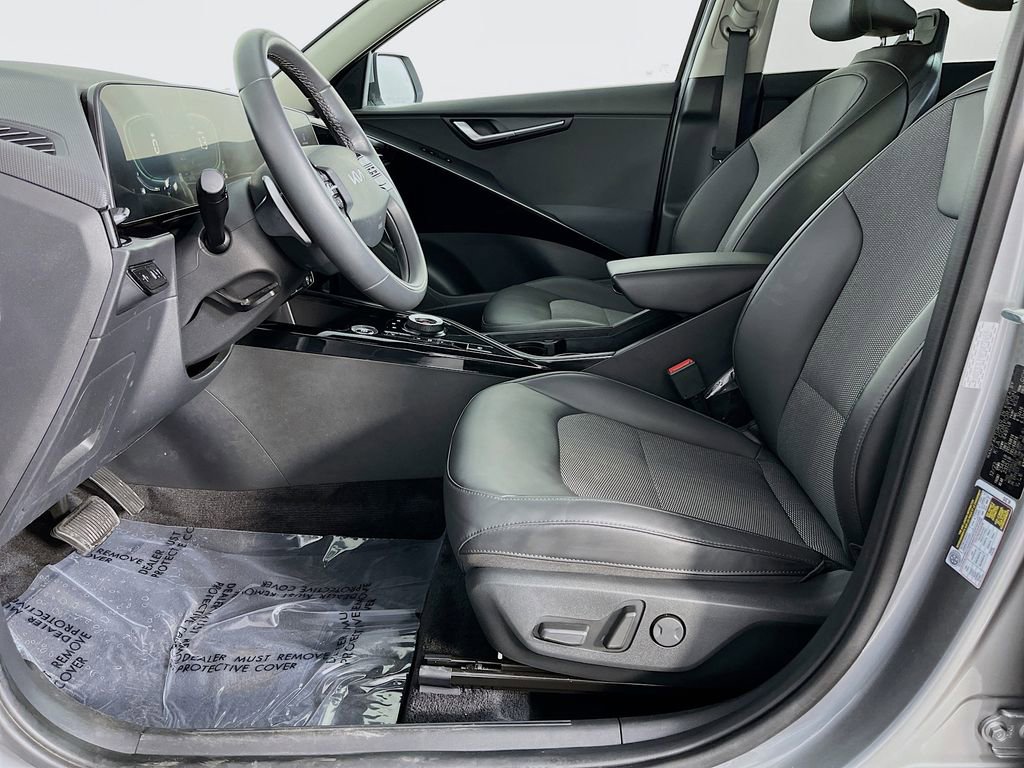 Used 2023 Kia Niro EX w/ EX Cold Weather Package FWD image 25