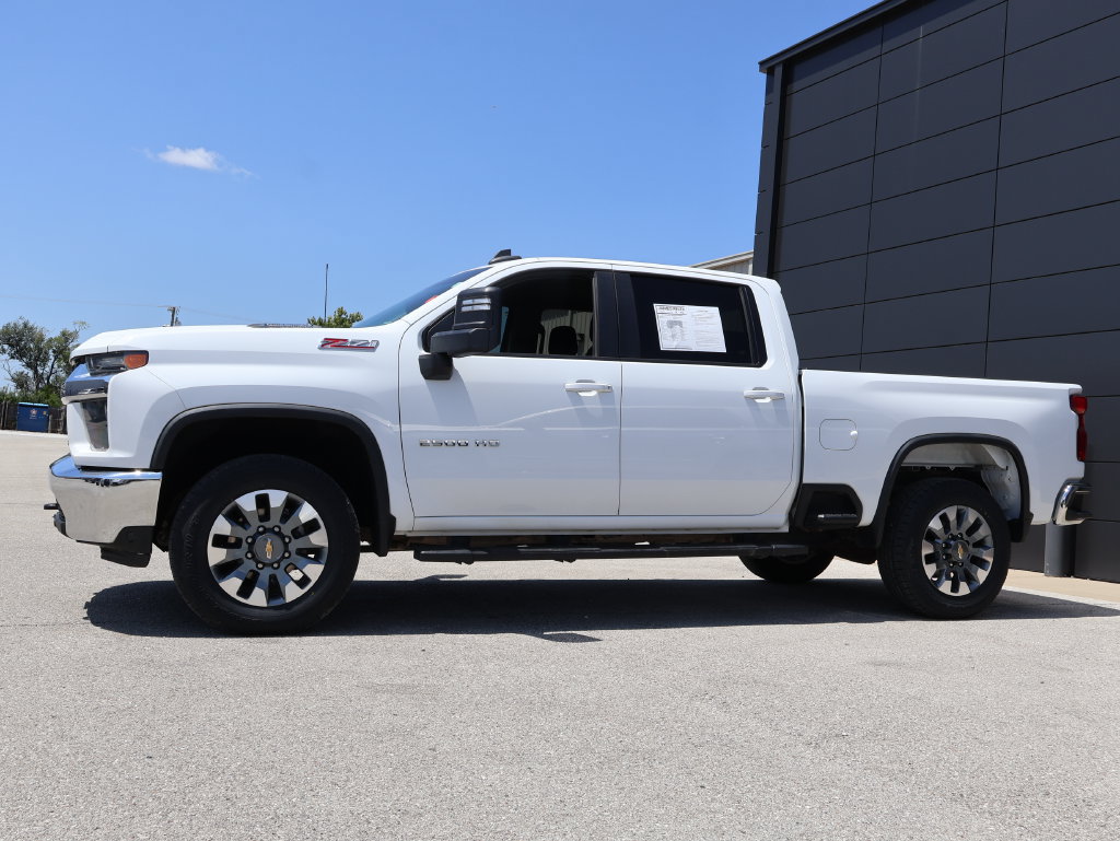 Used 2020 Chevrolet Silverado 2500 LT w/ Z71 Off-Road Package AWD/4WD image 2