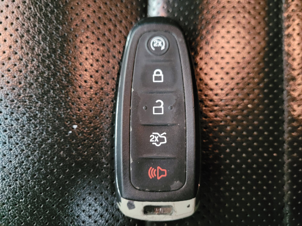 Used 2018 Ford Taurus SHO image 32