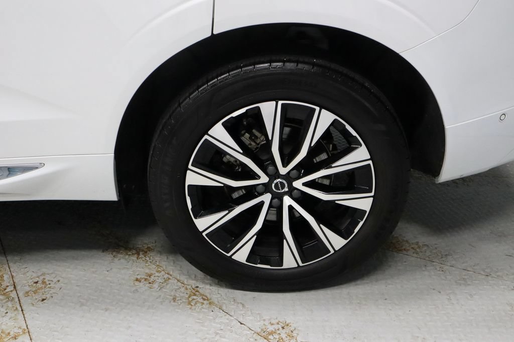 Used 2023 Volvo XC60 B5 Plus AWD/4WD image 12