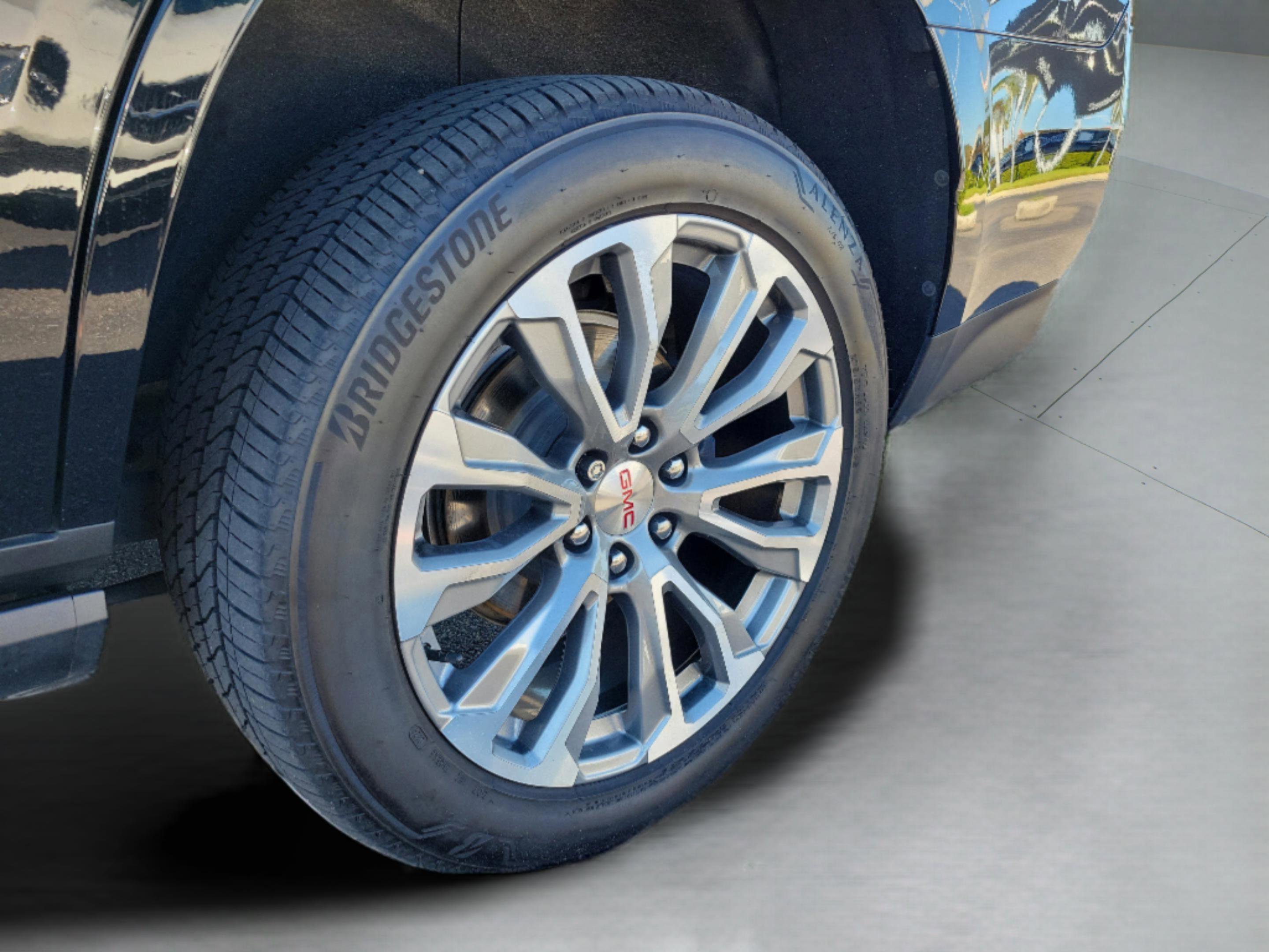 Used 2021 GMC Yukon Denali w/ Denali Premium Package image 37