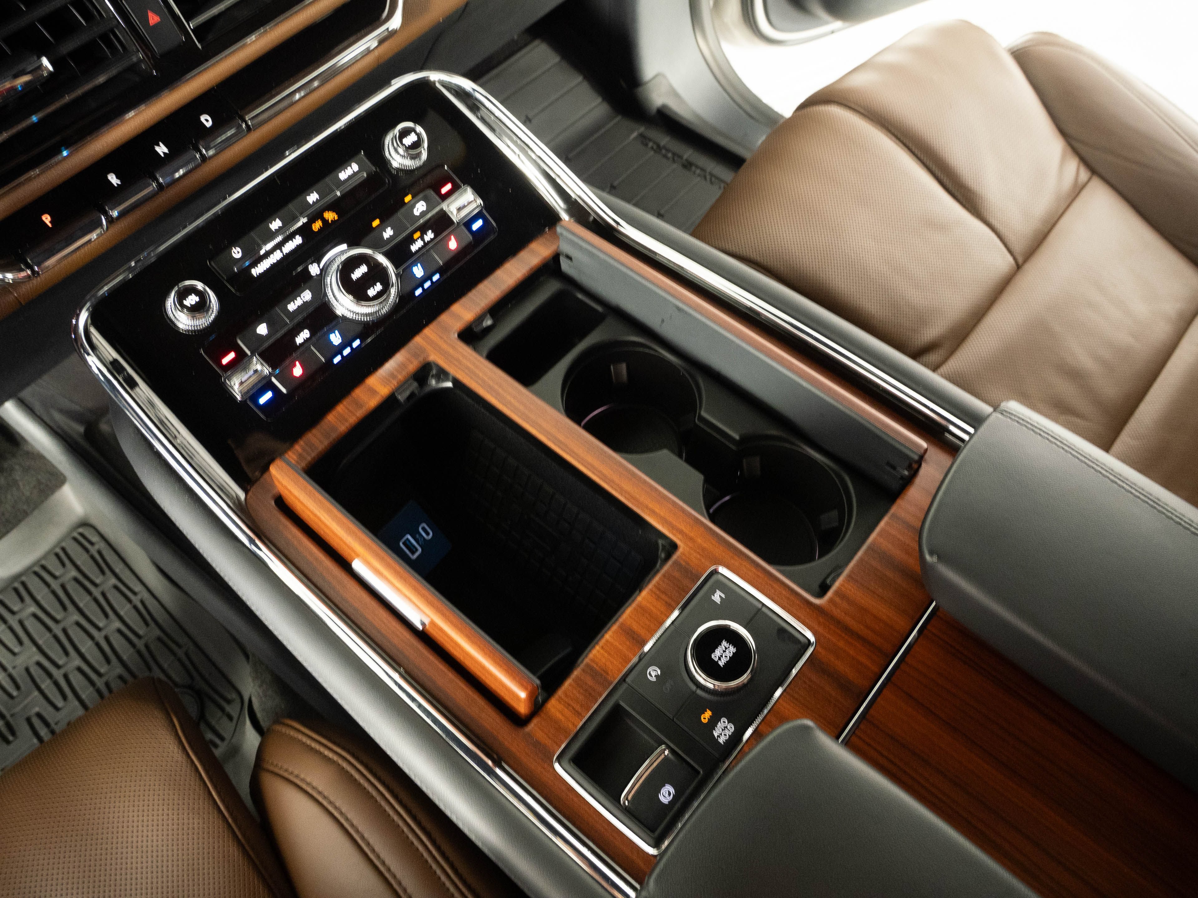 Used 2024 Lincoln Navigator Reserve AWD/4WD image 16