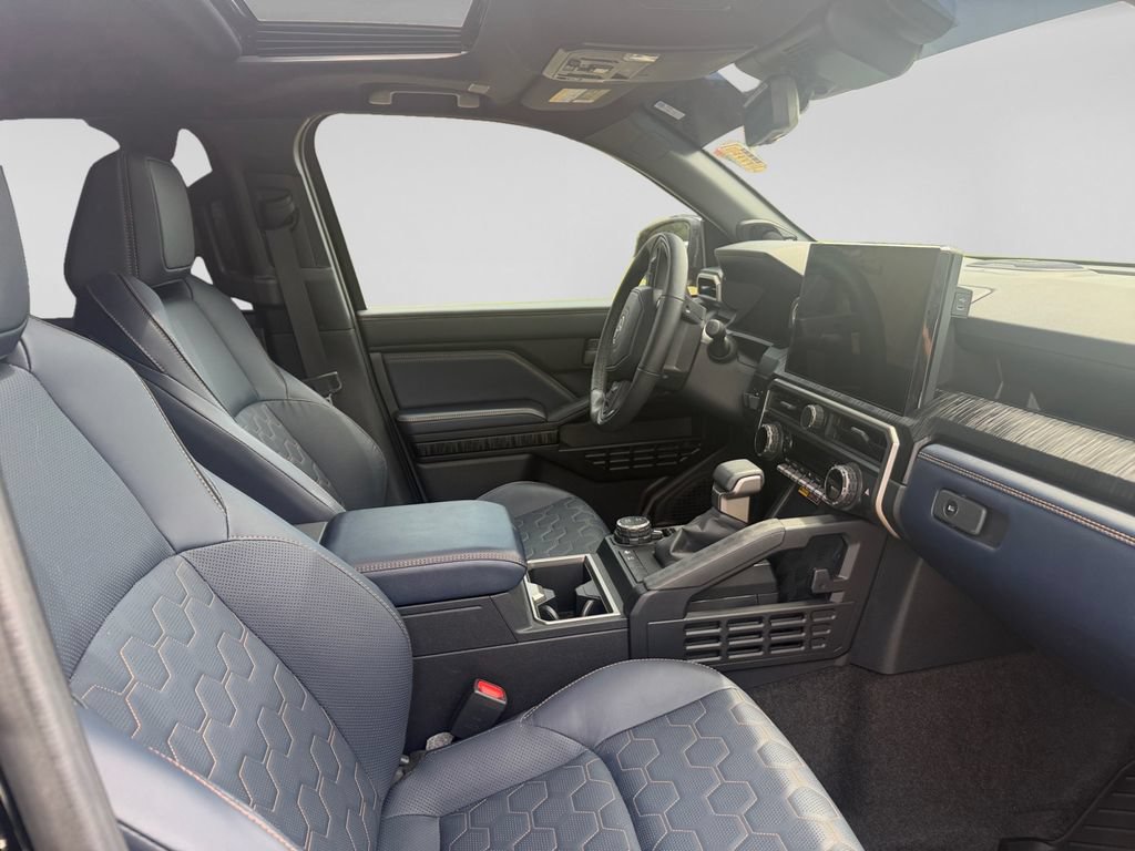 Used 2025 Toyota 4Runner Platinum AWD/4WD image 19