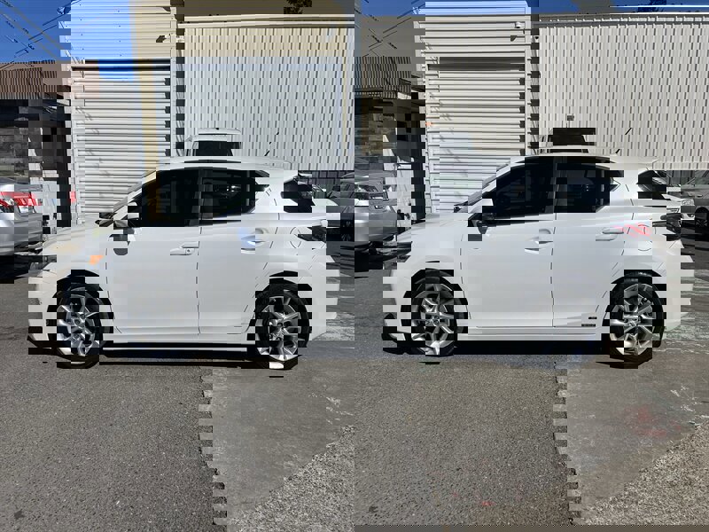 Used 2012 Lexus CT 200h Premium w/ Premium Audio Pkg image 2