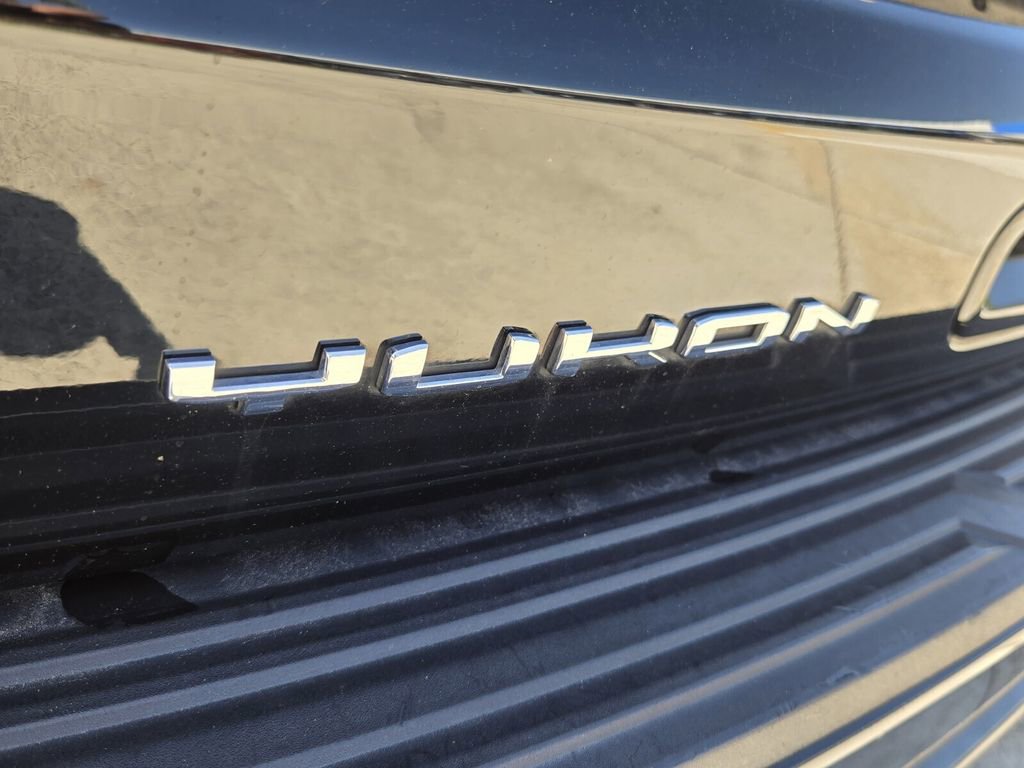 Used 2021 GMC Yukon XL AT4 w/ AT4 Premium Plus Package AWD/4WD image 13