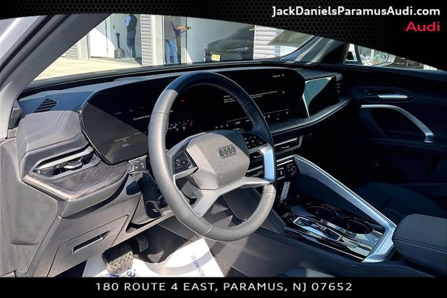 Used 2025 Audi Q5 Premium w/ Convenience Package image 10