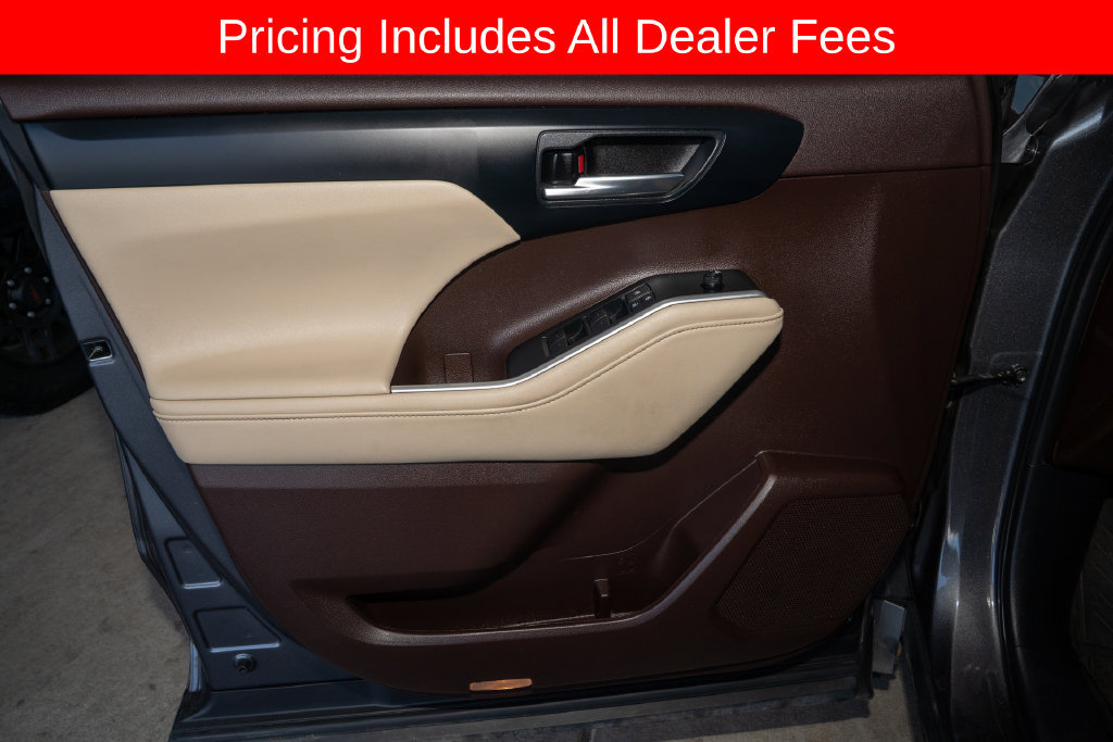 Used 2021 Toyota Highlander XLE FWD image 14