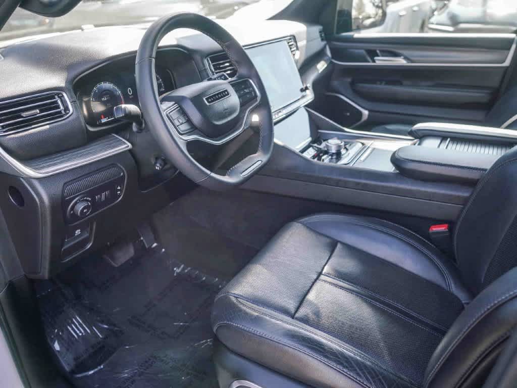 Certified 2024 Jeep Wagoneer L Series II w/ Flexible Seating Group AWD/4WD image 15