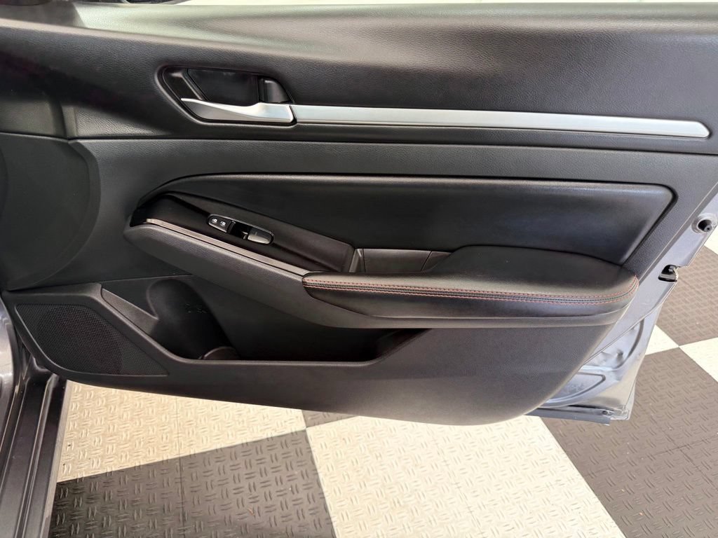 Used 2024 Nissan Altima 2.5 SR FWD image 22