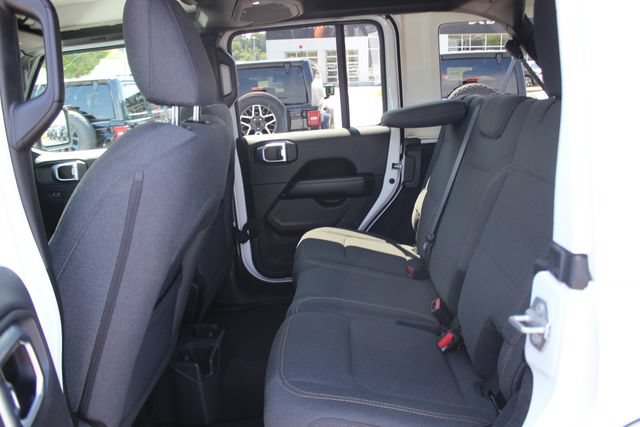 Used 2025 Jeep Wrangler Unlimited Sahara AWD/4WD image 23