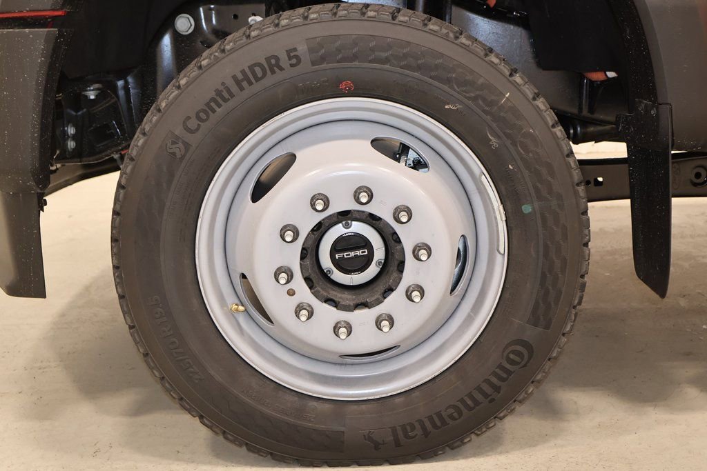 New 2026 Ford F550 4x4 Regular Cab Super Duty image 25