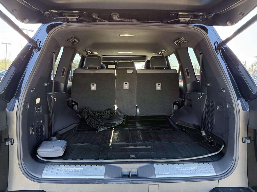 Used 2024 Lexus LX 600 4WD w/ Luxury Package image 30