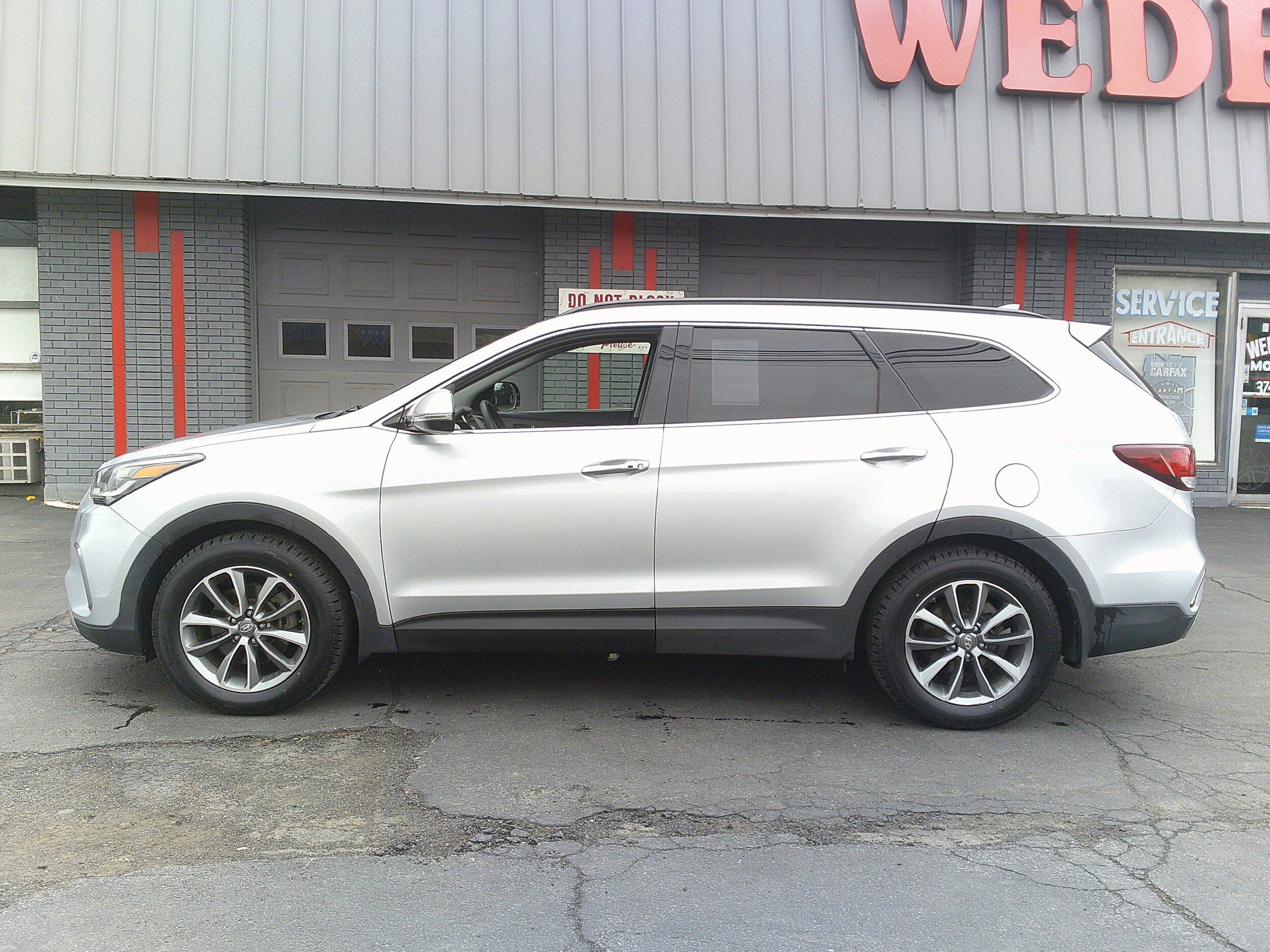 Used 2019 Hyundai Santa Fe XL SE w/ SE Premium Package 02 AWD/4WD image 2