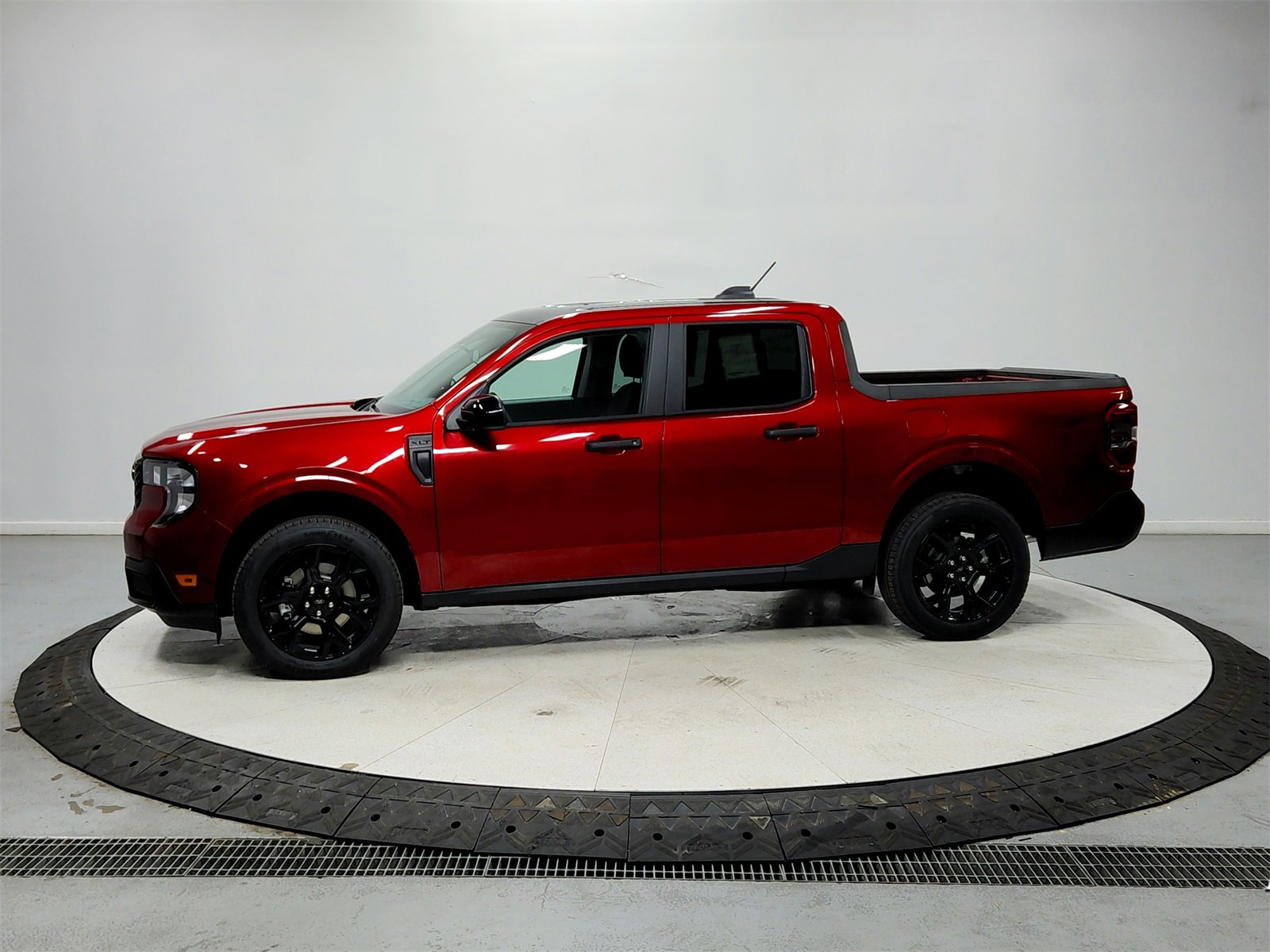 New 2025 Ford Maverick XLT w/ XLT Luxury Package image 4