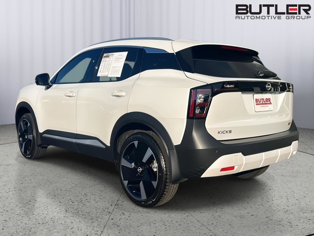 Used 2026 Nissan Kicks SR image 4