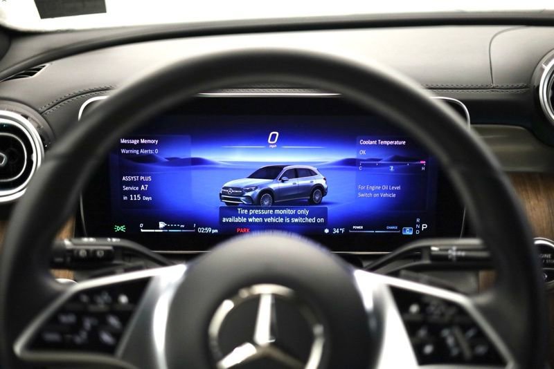 Used 2023 Mercedes-Benz GLC 300 4MATIC image 14