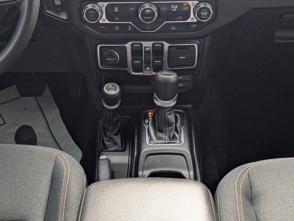 Used 2025 Jeep Gladiator Sport image 18