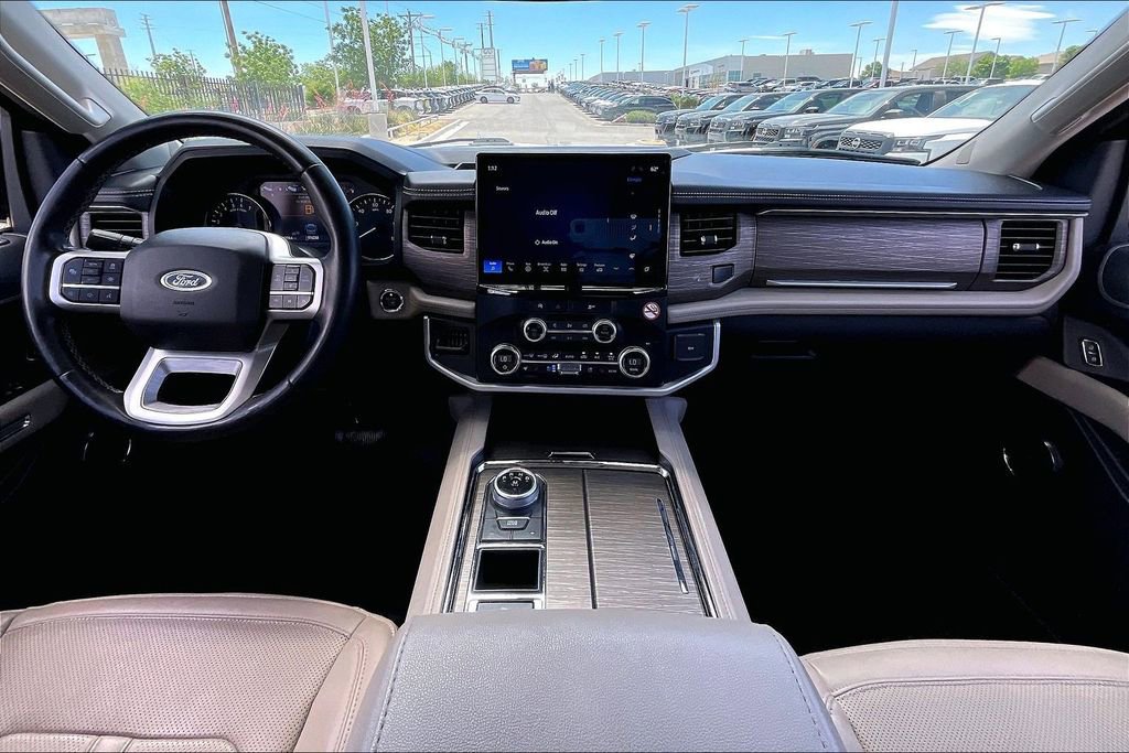 Used 2024 Ford Expedition Limited RWD image 15