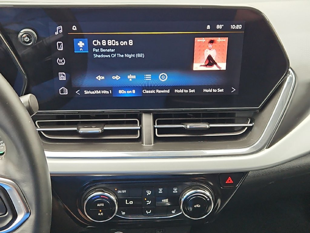 Used 2025 Chevrolet Trax LT w/ LT Convenience Package FWD image 19