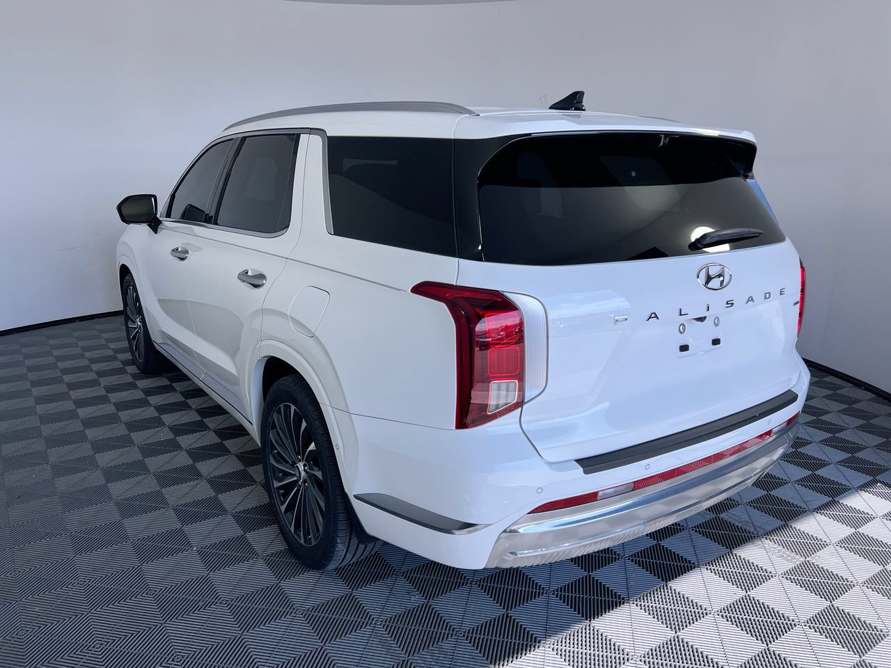 Used 2023 Hyundai Palisade Calligraphy w/ Cargo Package AWD/4WD image 5