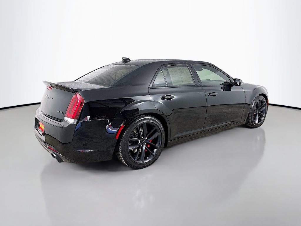 Used 2023 Chrysler 300 C image 7