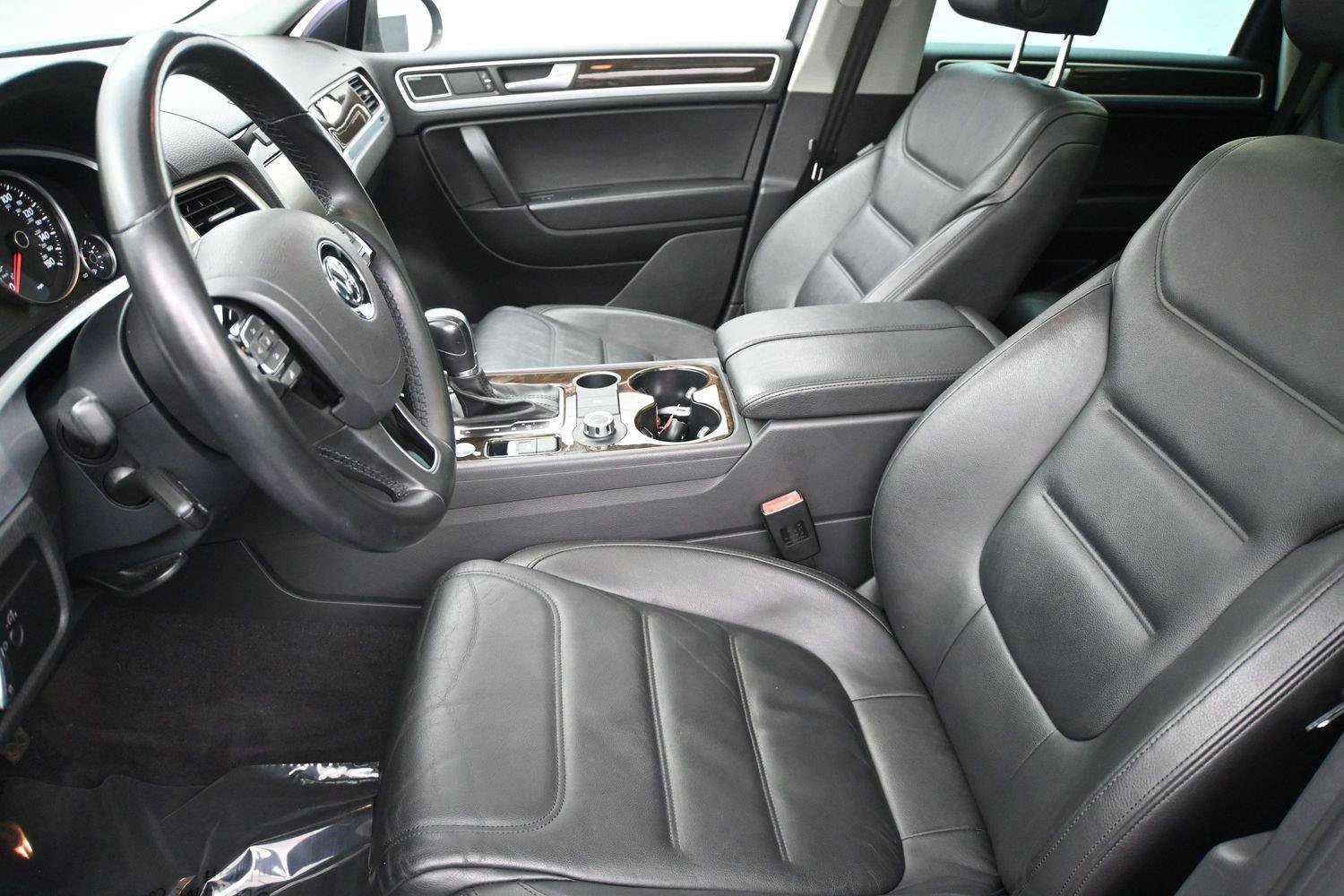 Used 2014 Volkswagen Touareg Executive AWD/4WD image 9
