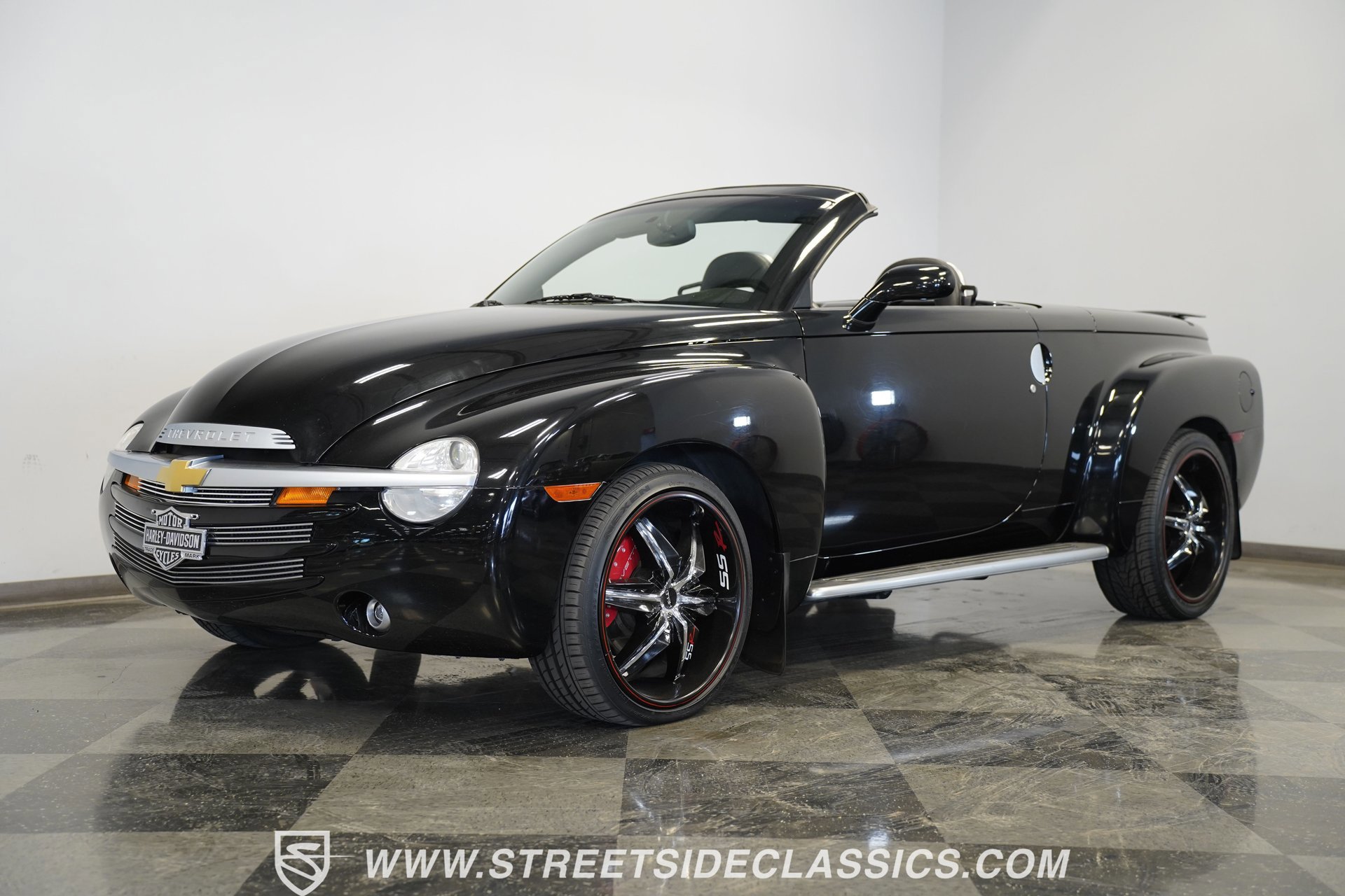 Used 2004 Chevrolet SSR w/ Preferred Equipment Group image 6