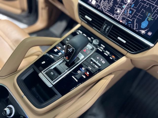 Used 2023 Porsche Cayenne Platinum Edition image 29