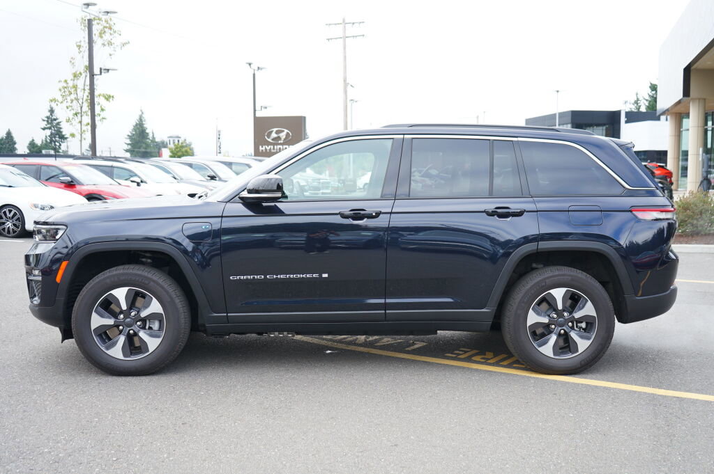 Used 2024 Jeep Grand Cherokee Limited 4xe w/ Trailer Tow Package image 8