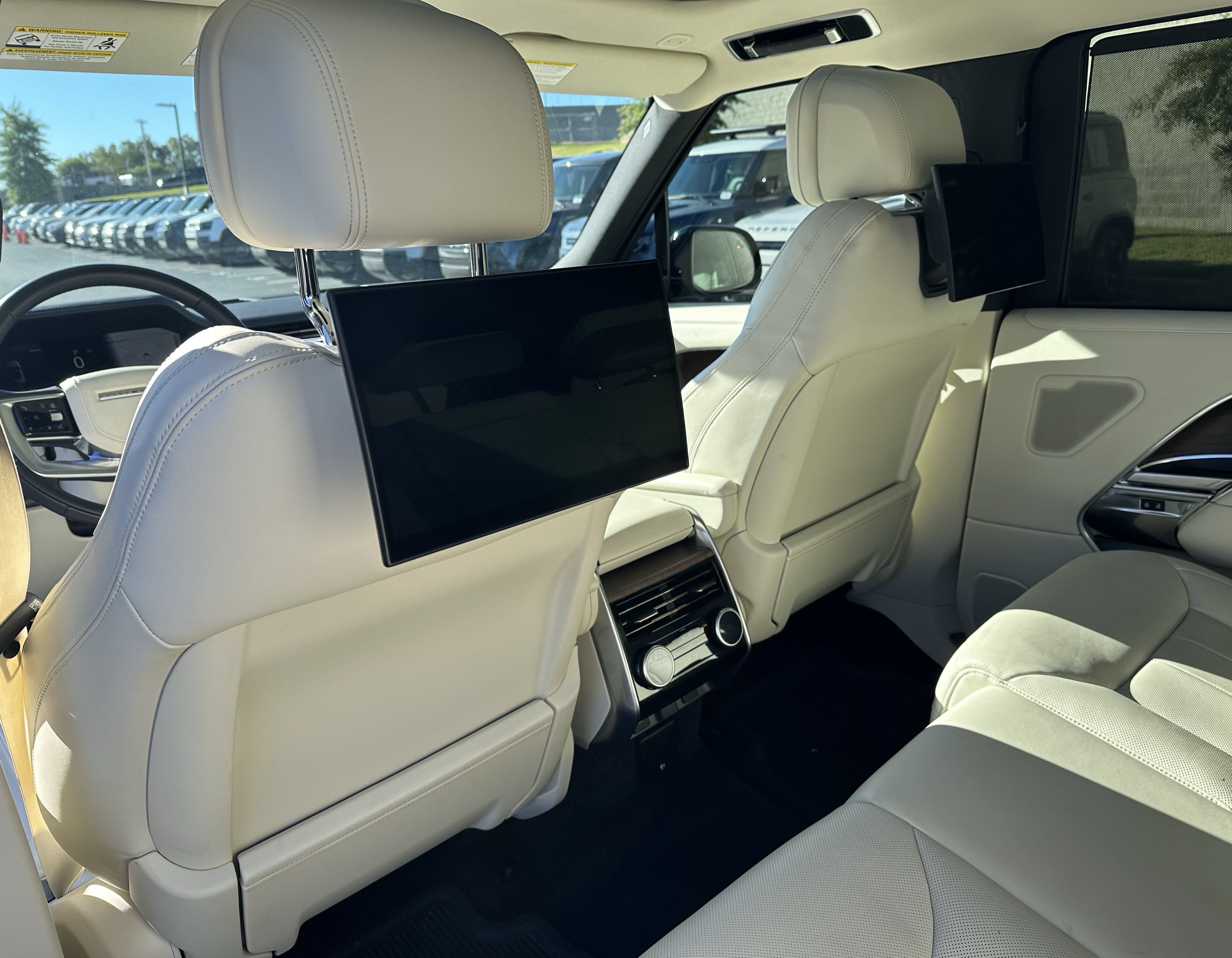 Certified 2024 Land Rover Range Rover Long Wheelbase SE AWD/4WD image 33