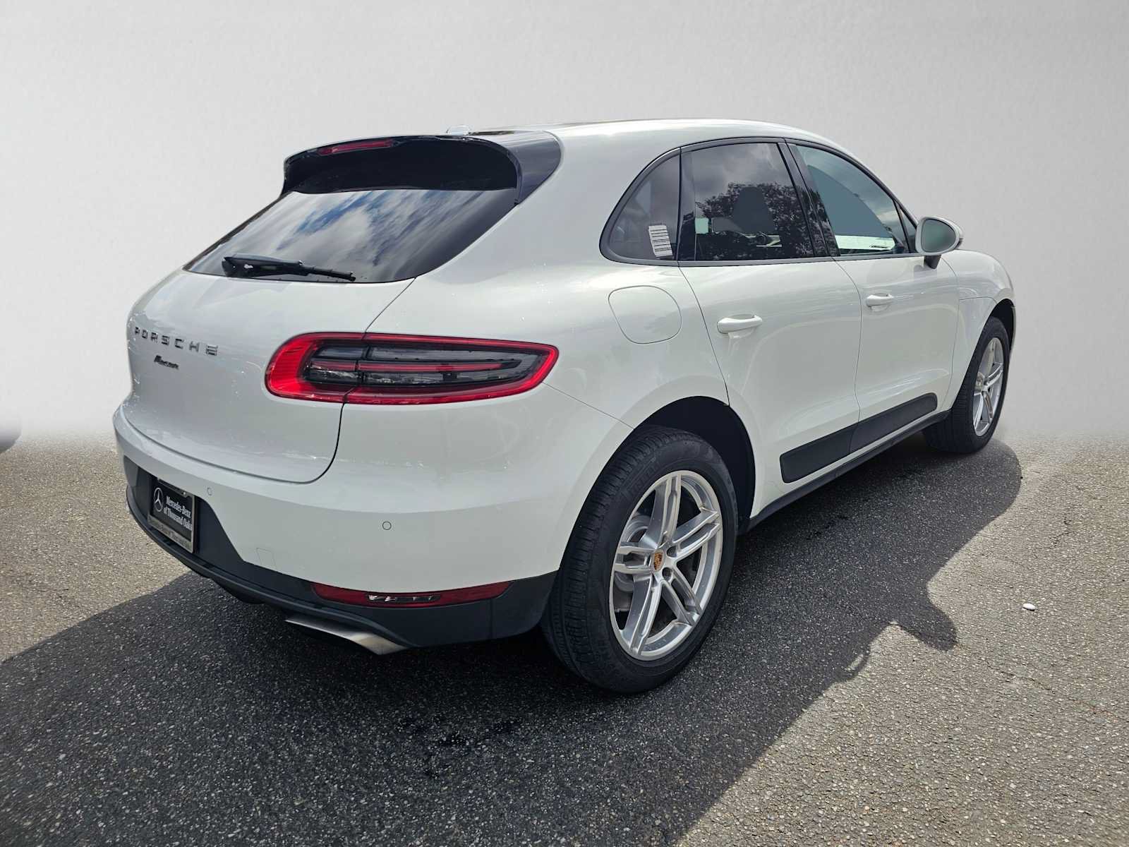 Used 2017 Porsche Macan AWD/4WD image 3