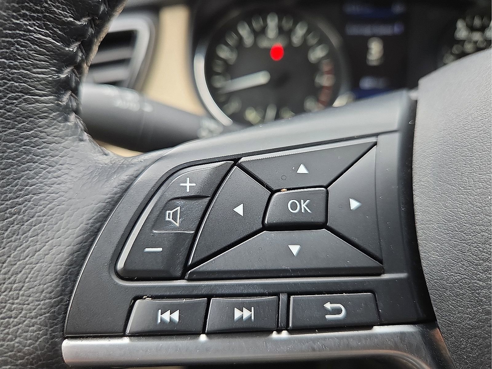 Used 2020 Nissan Rogue SV w/ Premium Package image 19