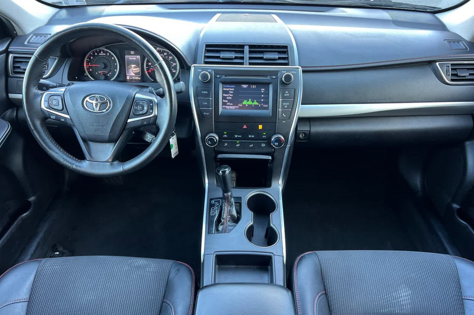Used 2017 Toyota Camry SE image 3