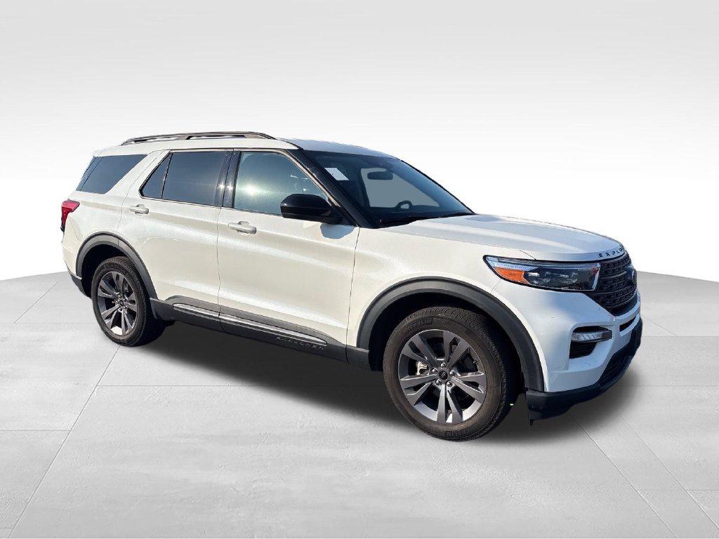 Used 2024 Ford Explorer XLT w/ Equipment Group 202A AWD/4WD image 7