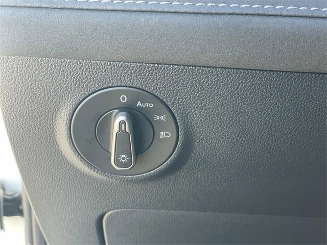 Used 2025 Volkswagen Taos SE image 17