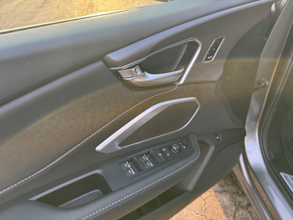 Used 2025 Acura RDX SH-AWD image 21
