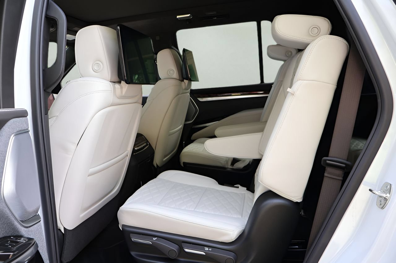 Used 2026 Cadillac Escalade Platinum Sport w/ LPO, ONYX Package AWD/4WD image 14