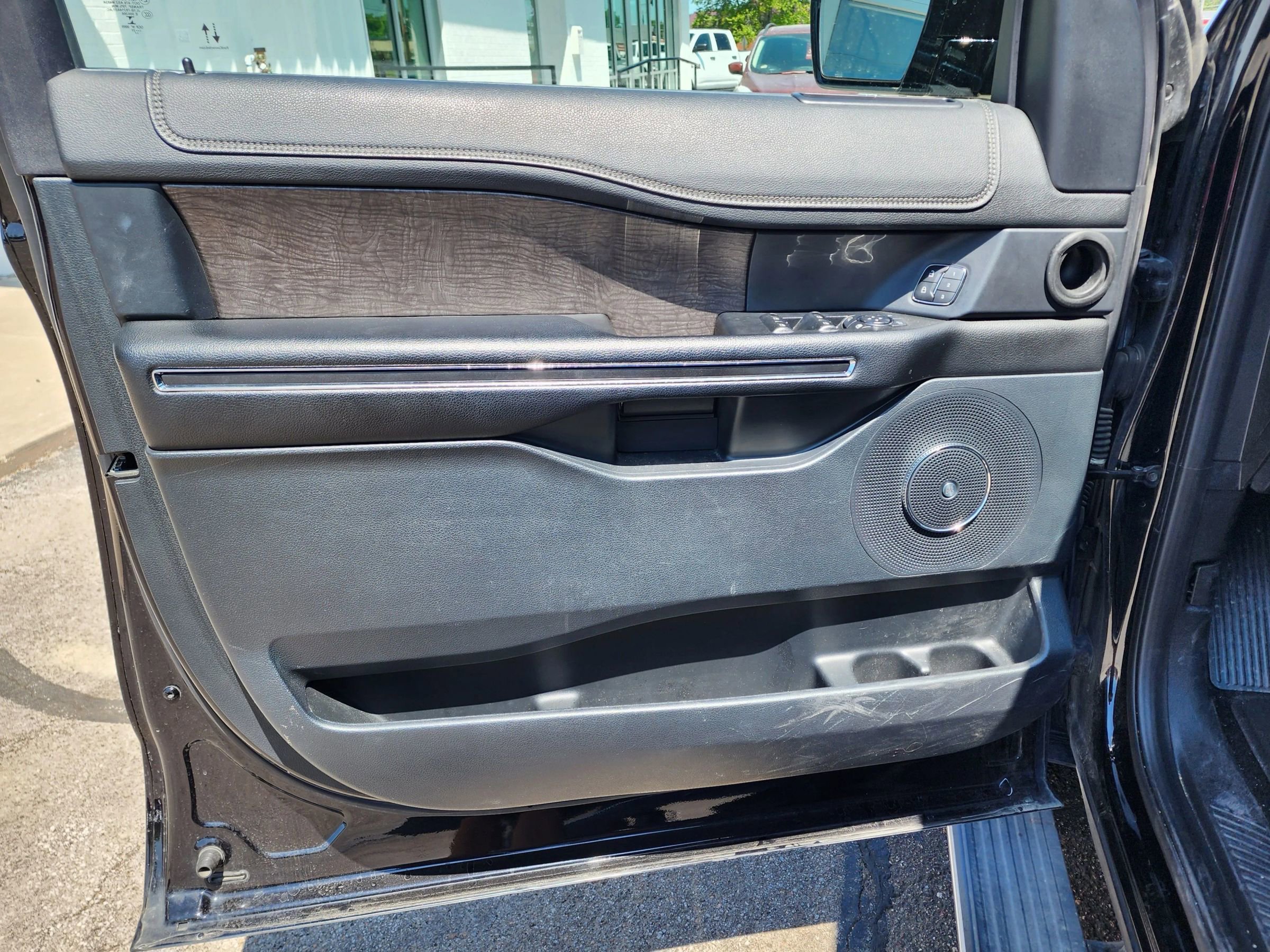 Used 2021 Ford Expedition Limited image 10