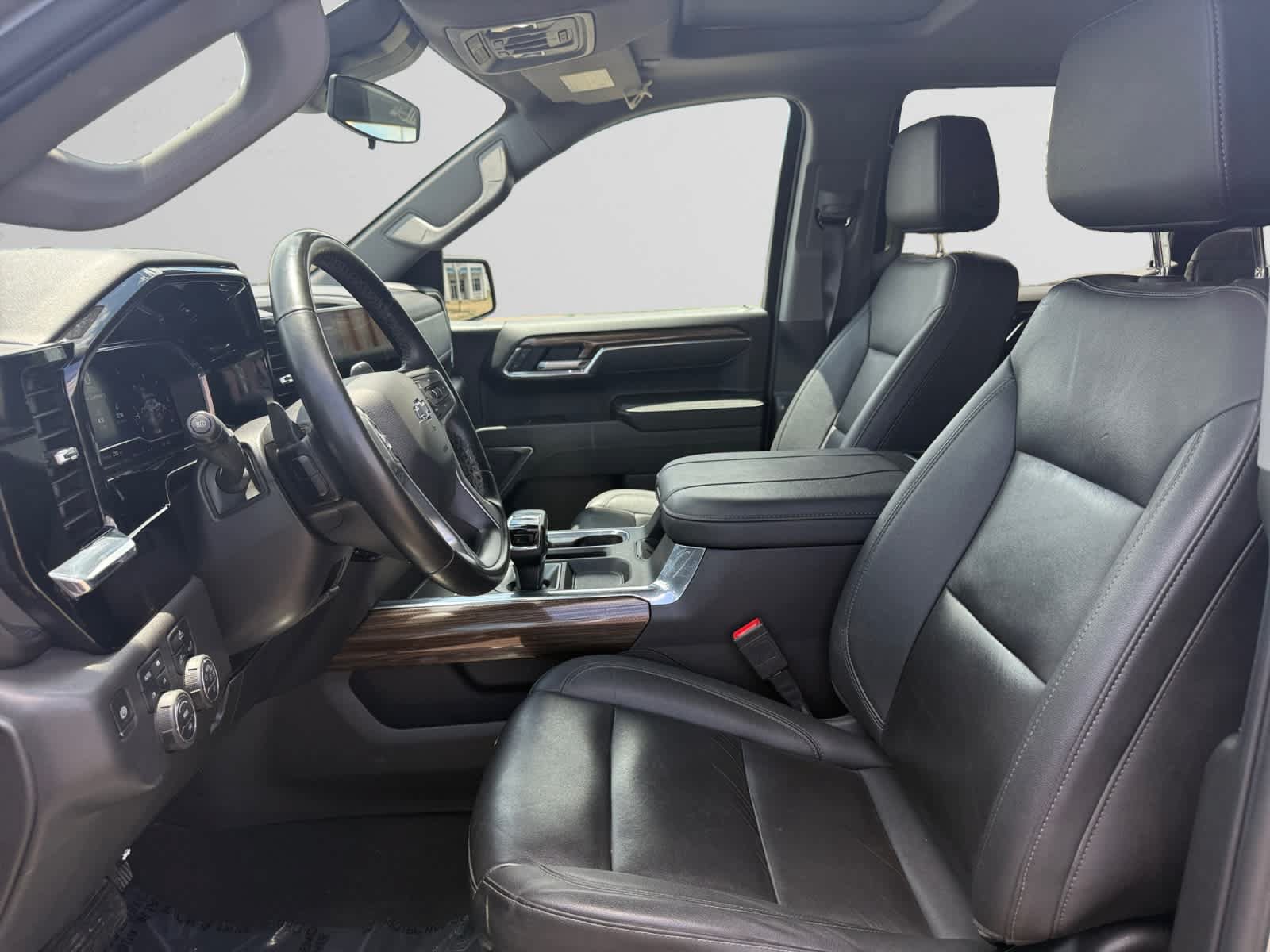 Used 2025 Chevrolet Silverado 1500 LT Trail Boss w/ Convenience Package II AWD/4WD image 9