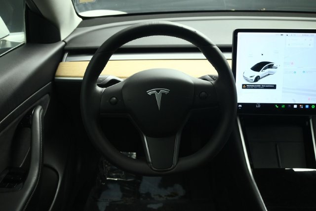 Used 2020 Tesla Model 3 Standard Range RWD image 34