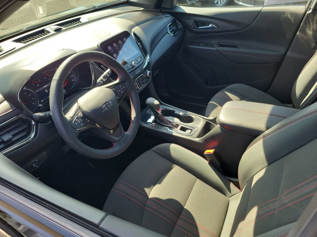 Used 2023 Chevrolet Equinox RS FWD image 3