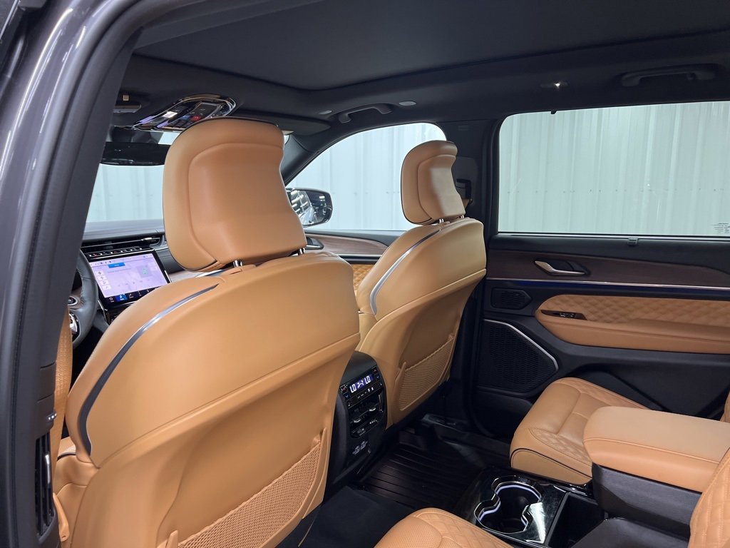 Used 2023 Jeep Grand Cherokee L Summit w/ High Altitude Package image 13