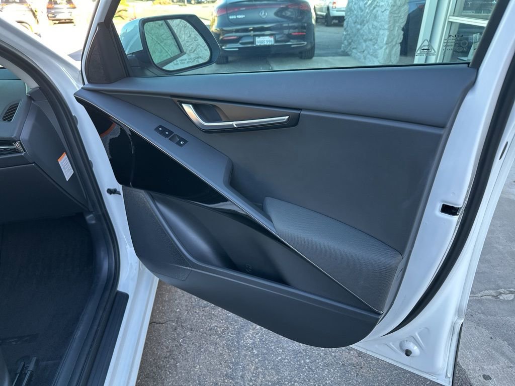 Used 2024 Kia Niro EX image 23