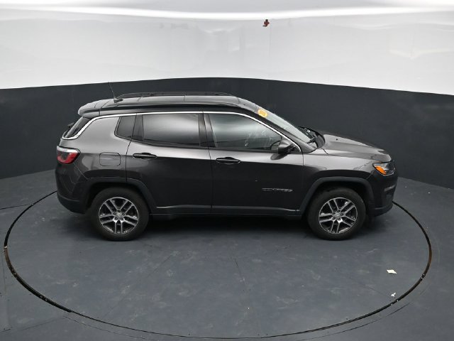 Used 2018 Jeep Compass Latitude w/ Popular Equipment Group AWD/4WD image 27