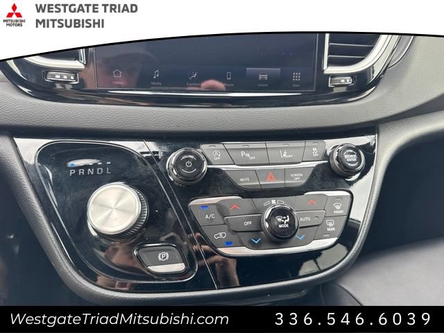 Used 2026 Chrysler Pacifica Select FWD image 16