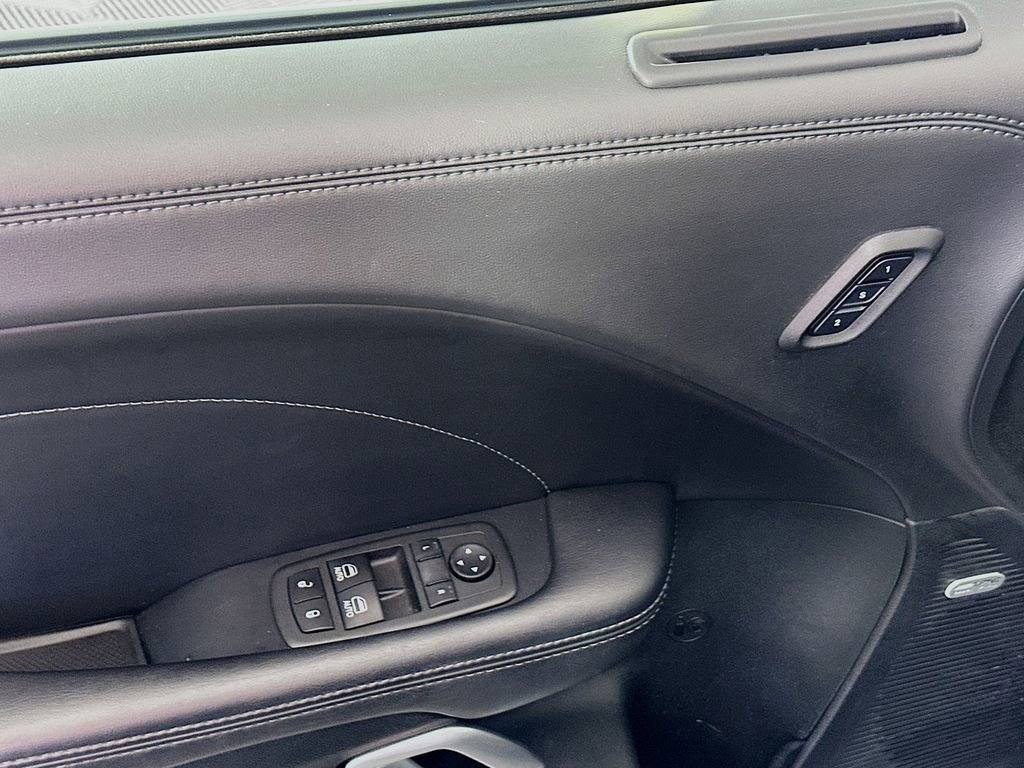 Used 2022 Dodge Challenger R/T w/ Plus Package image 17